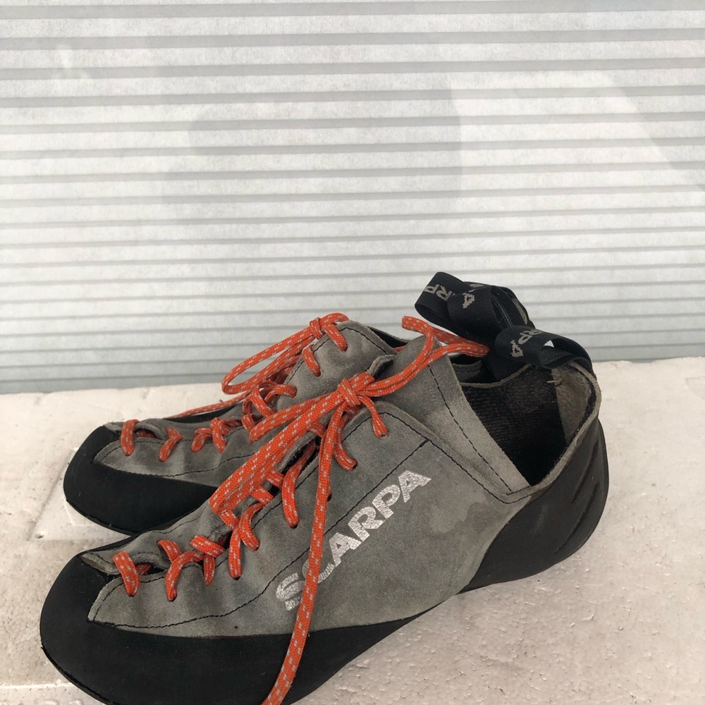 Scarpa Women’s Gray and Black with Orange Laces Climbing Shoes Size 22.5CM/6US